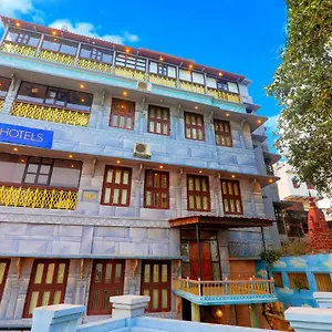 Fabhotel East View Hotel
